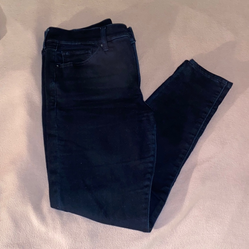Like New! Super Dark Wash Skinny Jeans